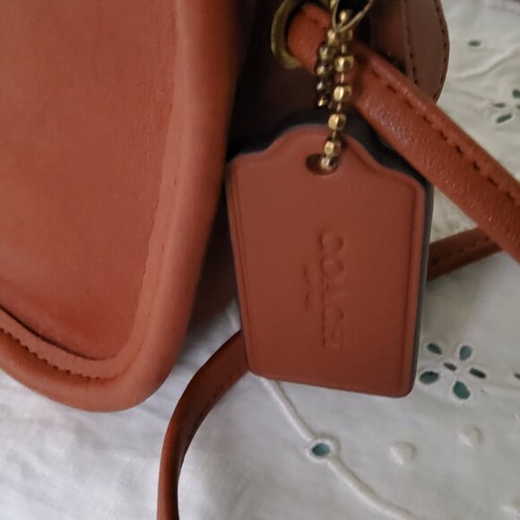 Vintage Coach Hadley Crossbody Handbag in British Tan 9935 - Picture 4 of 12